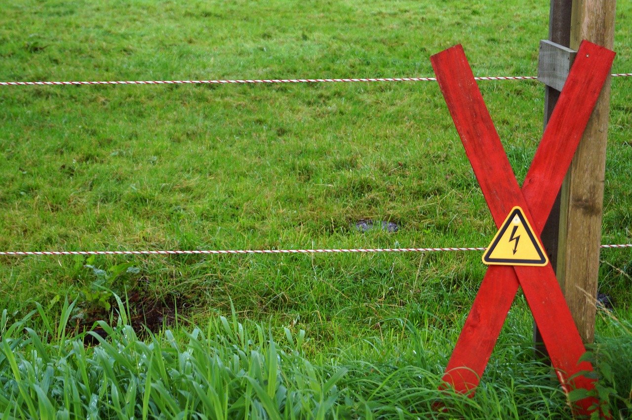 Cercas Rota Sign Como usar cercas elétricas corretamente? Veja 6 recomendações de segurança!