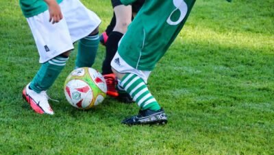 como atacantes criam jogadas de gol a partir de laterais longos